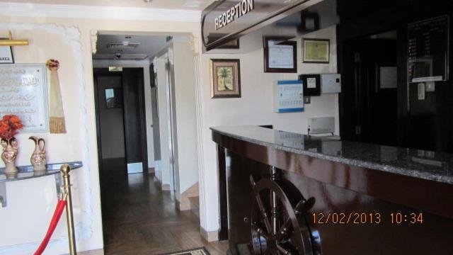 Marina Hotel Mutrah Exterior foto